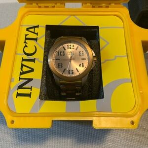 Invicta specialty Mens Model 21442 with yellow collectors case
